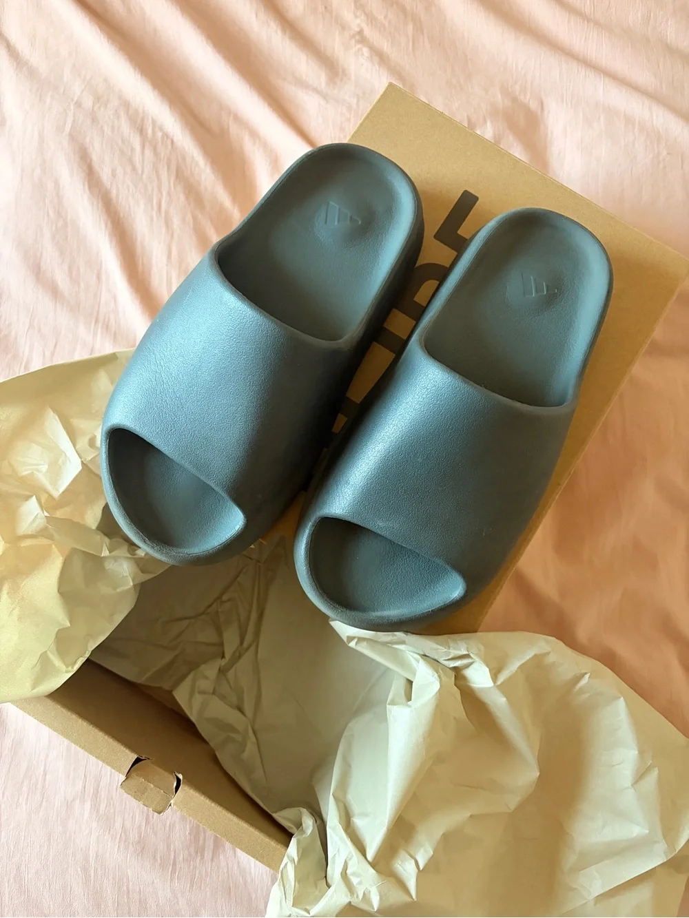 adidas yeezy slide